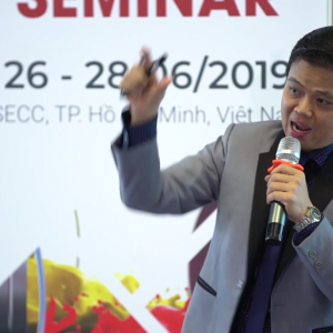 CEO Bùi Ngọc Hùng thuyết trình về làm sao tối ưu hóa chi phí cho doanh nghiệp